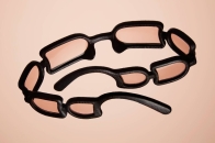 ISSEY MIYAKE EYES 发布全新「UROKO」镜框