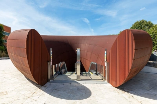 地底奇旅：Anish Kapoor 注入雕塑语言，Monte Sant’Angelo 地铁站今日启用