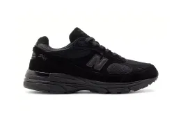 New Balance 低调现身：993「Triple Black」鞋款全黑隐形上脚