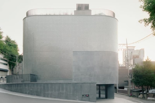 Stocker Lee Architetti 打造 WOOYOUNGMI 首尔最新一体成形地标旗舰店