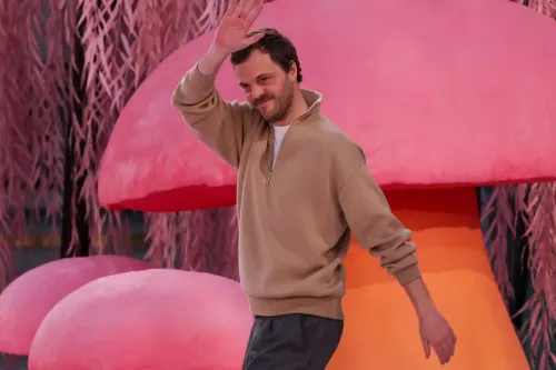 Matthieu Blazy 领军 Chanel 回归 Deauville 发表 2027 早春度假系列