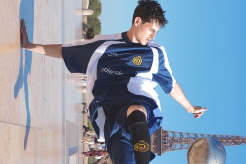 Balenciaga 发布全新 Soccer Series 26 足球主题大片