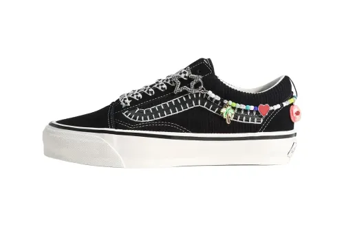 Vans 携手 Cocona Hiraki 回归，推出趣味十足的 Premium Old Skool「Black」配色鞋款