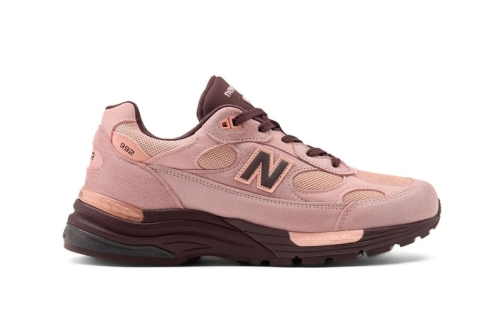 New Balance 推出 Made in USA 版 992 全新「Pink Chalk」亮眼配色鞋款
