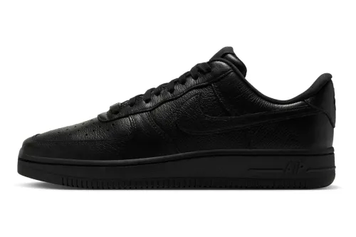 方头设计 Nike Air Force 1 Low 最新「Triple Black」配色鞋款将于 11 月登场