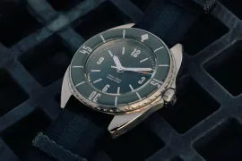 Paulin 携手 Hodinkee 为 Mara 腕表打造真正电镀金属表盘