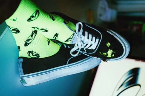 GUCCIMAZE 暗藏细节元素于 Vans Authentic 44 DL 设计