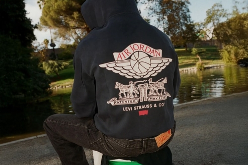 Levi’s 联乘 Jordan Brand 推出 90 年代滑板风衣履胶囊系列