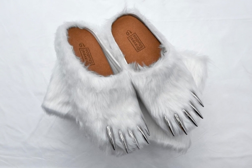 Bravest Studios 推出酷似「北极熊」脚掌外型穆勒鞋