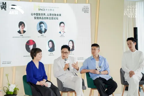 ANTA 携手设计师陈鹏亮相上海时装周