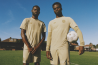 Stone Island 携手 New Balance 推出全新 Furon V8 球靴与 Football Kit 球衣套装