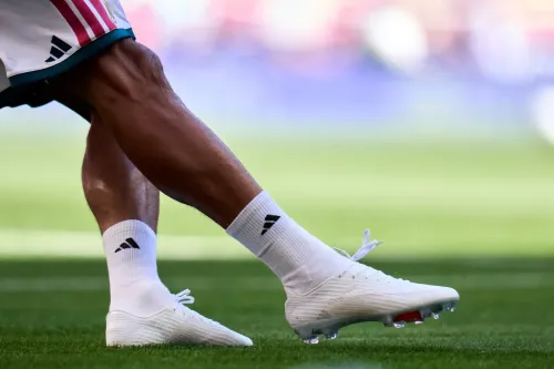 Mbappé 已转投 On，Nike 球靴却未有跟上
