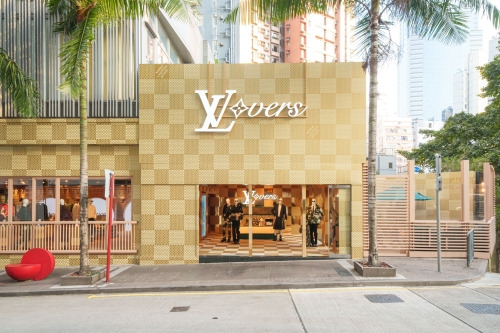 率先走进 Louis Vuitton 2024 春夏男装系列期间限定概念店