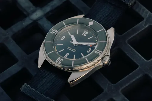 Paulin 携手 Hodinkee 为 Mara 腕表打造真正电镀金属表盘