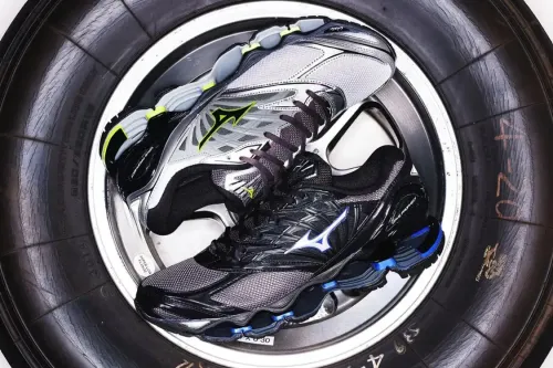 Mizuno Wave Prophecy LS 推出 KICKS LAB 独家配色鞋款