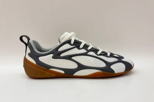 Justin Bieber 预告 SKYLRK 球鞋新时代