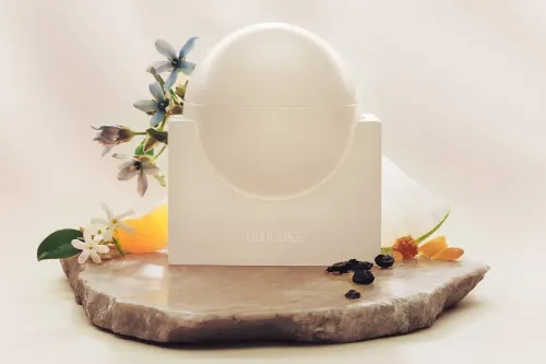Drake 推出全新「Cloudar」香水，扩展 Better World Fragrance House 香氛版图