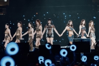 出道十年火力不减，TWICE 气势全开无缝冲刺