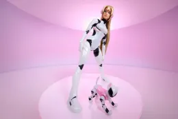 YOON 与 Mattel 以赛博朋克美学重塑 Barbie，配备机械人伙伴