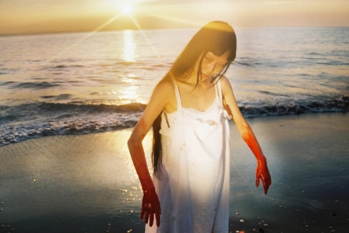 Petra Collins《STAR》揭露流行偶像成名背后的恐怖真相