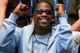 Carlos Alcaraz 穿全新 Travis Scott Nike 征战美网，随后 Travis Scott 发布完整「Cactus Court」系列