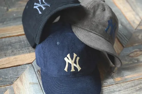 URBAN RESEARCH DOORS × New Era 9THIRTY 以灯芯绒质感为主轴
