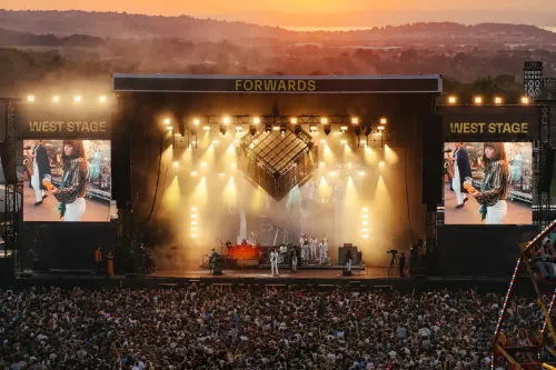 FORWARDS Festival 于 Bristol 庆祝 5 周年，呈现跨越曲风界限的音乐