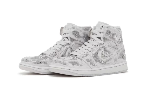 Swarovski × Air Jordan 1 High OG 售价超过 1,000 美元，水晶联名鞋款即将登场