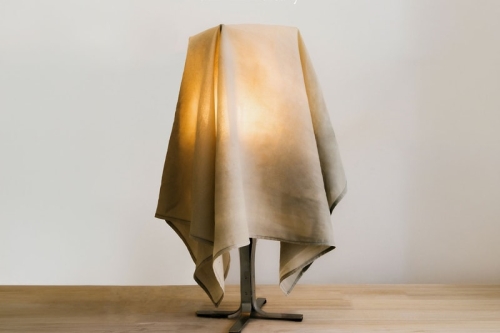 JiyongKim 推出 Sun‑Bleached Floor Lamp 庆祝品牌 5 周年