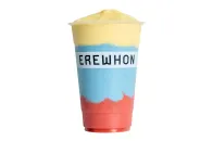 J Balvin × Erewhon 推出「Chimba de Smoothie」：把哥伦比亚国旗装进杯中，迎战 2026 世界杯