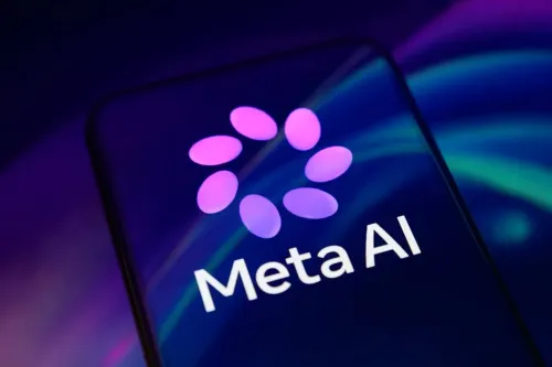 Meta AI 项链与 Supersensing 智能眼镜路线图曝光