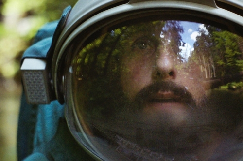 Adam Sandler 主演 Netflix 最新科幻电影《太空孤航 Spaceman》官方预告正式放送