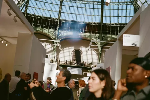 2026 年 Art Basel Paris 因示威活动提早结束