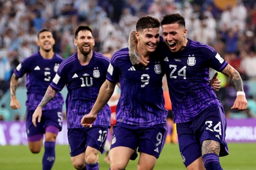 2022 世界杯阿根廷 2：0 击败波兰顺利晋级 16 强淘汰赛