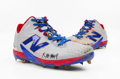 Shohei Ohtani 实战着用 New Balance Ohtani 1 签名球鞋现正公开拍卖