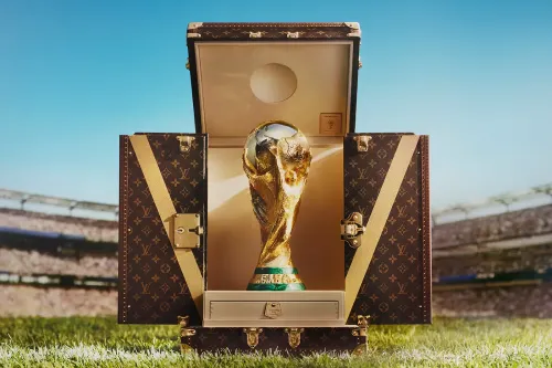 Louis Vuitton 发布 2026 年 FIFA 世界杯度身订制奖杯箱