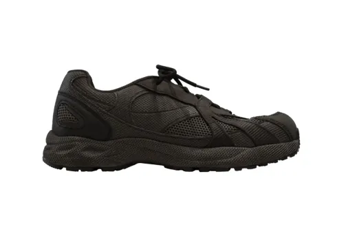 Ye 公开 YEEZY 800「Stealth」鞋款官方照片