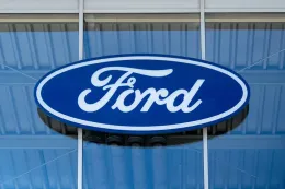 Ford 福特为利用尾门手柄移动停泊货车的系统申请专利