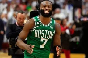 NBA 史上最大合同诞生！Jaylen Brown 以 5 年总价 $3.04 亿美元续约