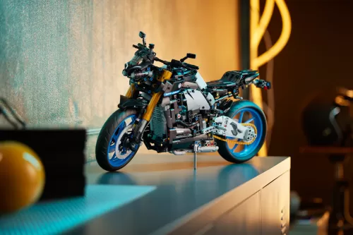 LEGO® 机械组推出全新 YAMAHA MT-10 SP 套装
