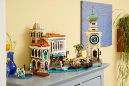 LEGO Icons 最新「Venetian Neighborhood」套装将书架化作运河畔的避世胜地