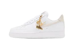 Nike 为 Air Force 1 Low 鞋款注入蛇纹与 3 枚金色吊饰