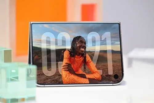 分析师预计 Apple 苹果公司首款折叠屏手机 iPhone Duo 年内销量约 600 万部