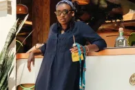 Little Simz 一日内完成两场 Lollapalooza 演出仍显得轻而易举