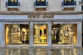Armani Group 2025 年銷售倒退 2.8%，奢侈品寒冬下仍守住盈利