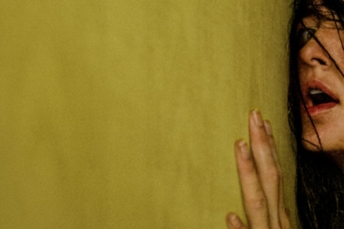 由 Kane Parsons 执导 A24 科幻惊栗片《Backrooms》预告曝光