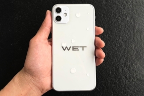 剑指 iPhone？创意人士 José Wong 亲自分享 Mowalola 全新「WET」Phone