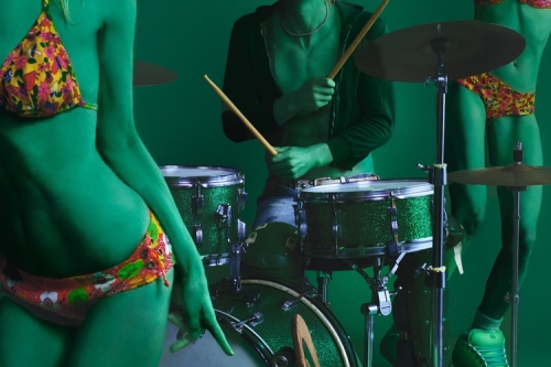 ERL 发布「超现实感」Electric Green 霓虹胶囊系列