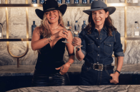 Karol G × Casa Dragones 于 San Miguel de Allende 以文化与工艺致敬亡灵节