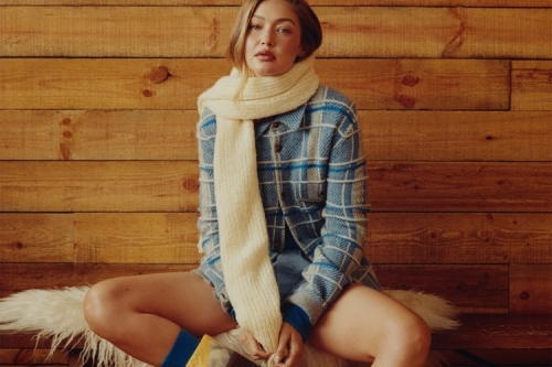 Gigi Hadid 主理品牌 Guest in Residence 携手 Moon Boot 打造最新冬季胶囊系列